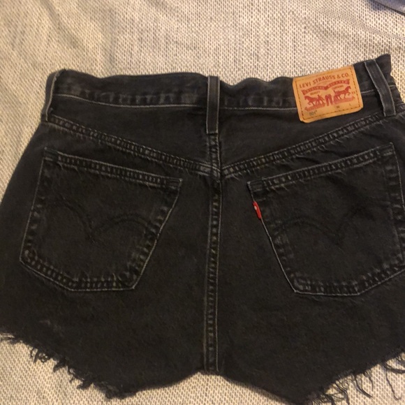 Levi’s 501 Shorts - Picture 2 of 4